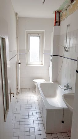 Ein Badezimmer nach einer Entrümpelung oder einer Haushaltsauflösung