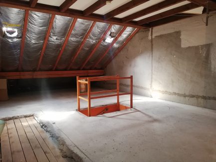 Ein sauberer Dachboden nach einer Gewerbeauflösung