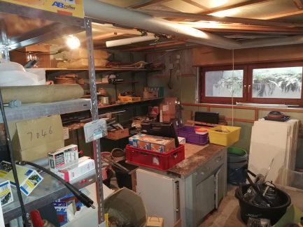 Ein gefüllter Kellerraum vor einer Gewerbeauflösung oder Haushaltsauflösung